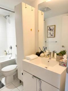 Vibrant City Stay 2BR Free parking & Wi-Fi - 5