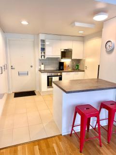 Central Suite with Balcony - 8