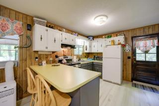 Smoky Mtn Hideaway Screened Porch and Fire Pit - 2