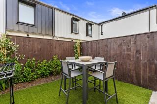 Modern Townhouse - Parking - Backyard nr Ponsonby - 1