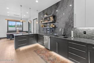 Luxury Home mins from Downtown CDA - 6