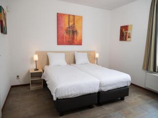 Tail-Wagging Lake Escape - 3