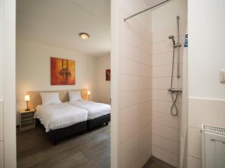 Tail-Wagging Lake Escape - 5