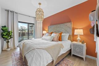 Walk to Broadway & Private Patio - Nashville Suite - 3