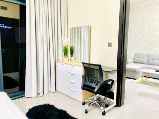 Bright & Cozy 1BR in Business Bay with Skyline Views - 7