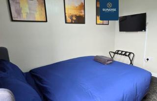 Law 2 - Newly Renovated Apartment, 4 Bedrooms, 2 Bathrooms, Fully Equipped, For More Info Ask SUNRISE SHORT LETS - 3