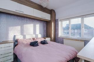 3BR Manchester Home By Kammili Properties With Free Parking & Fast City Access - 8