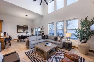 Luxury 4BD Retreat at Jordanelle, Private Hot Tub, Amazing Amenities - 3