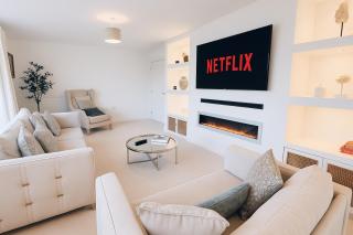 Large 4-Bedroom Home Ideal for Contractors and Long Stays - 0