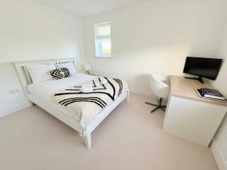 4-Bed Home for Contractors & Relocation - Sleeps 8 - 3