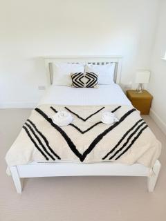 4-Bed Home for Contractors & Relocation - Sleeps 8 - 4