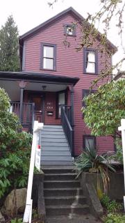 Lovely 2-Floor Heritage Cottage with Loft - 9