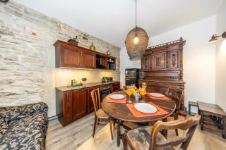 Old Town Suite with 2 bedrooms next to Town Hall - 0