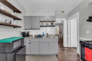 Bright 2BR South Hills - Old Brooklyn Home - 6