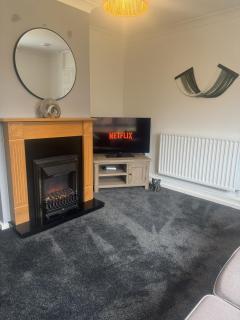 West Lakes 3 Bedroom - Sleeps 5 - Self Check In - Fully Furnished House - 1