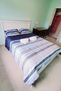 Entertainment house with 2 king 1 queen 1 sofa bed In-house Theater Attach Garage Near YEG Liked by Guests on Other Plateform - 1