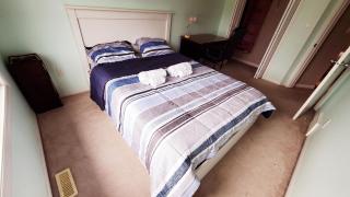 Entertainment house with 2 king 1 queen 1 sofa bed In-house Theater Attach Garage Near YEG - 1