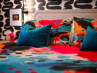 PoolTable - Hot Tub - FirePit - Games - Bunk Slide - Wet Bar - 8