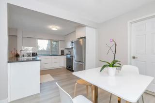 Spacious Oceanview Suite with Private Entrance - 7