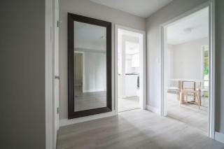 Spacious Oceanview Suite with Private Entrance - 3