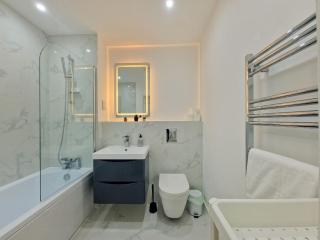The Romford Luxe Haven - Fully Furnished 2BR - 2