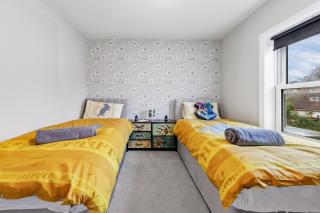 The Lumos House - Luxury 4 Bed Themed Home near Harry Potter Studios - 1