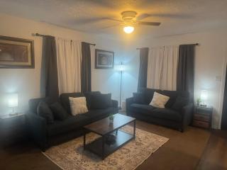 Cozy 3 4 BR Home Ideal for Family - 2