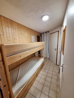 Quiet renovated flat, mountain view - 7