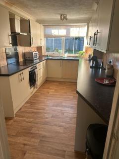Spacious 4-Bed House, & Prime Location Solihull - 4