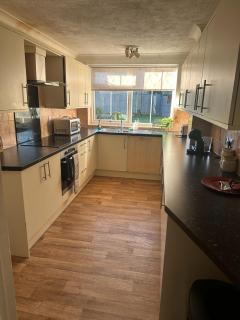 Spacious 4-Bed House, & Prime Location Solihull - 7
