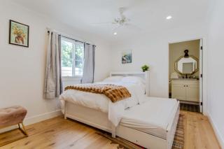 Spacious 4BR Games Workspace Outdoor Fun - 2