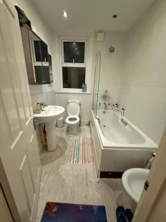 London Cozy Room, Fast WiFi - 8