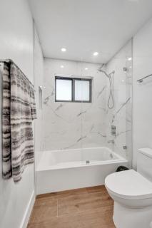 Cute 3 Bedroom 2 Bathroom Pool Home - 1
