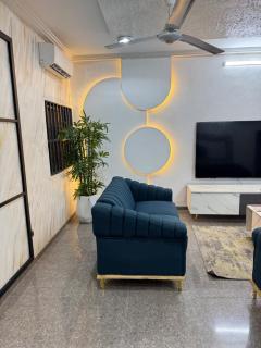 Trois chambres salon sodjatime canape bleu - 0