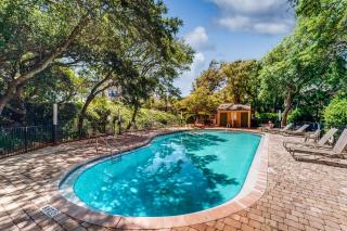 Oceanfront townhome with lovely ocean view, pool, fast WiFi & W/D - 7