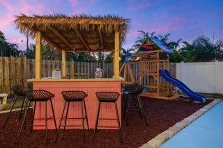 Sleeps 14 Sport Court Tiki Bar Heated Pool - 2