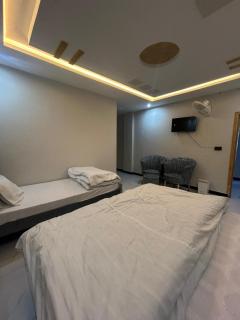 Deluxe Master Room with Private Terrace and Mountain View Askari Lodges Murree - Murree - 5