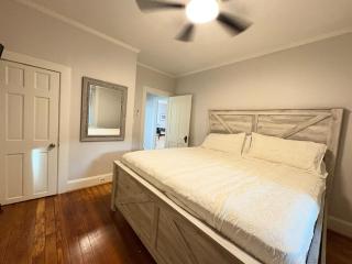 Quantico 3 BR SFH King Beds Game Room Walk to Train Station - 7