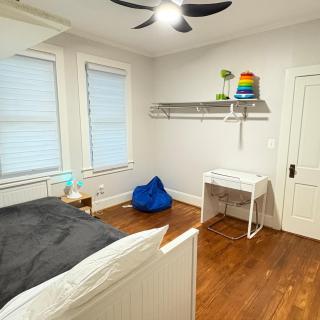 Quantico 3 BR SFH King Beds Game Room Walk to Train Station - 4