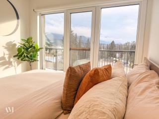 Oso Skyview Suite - DT modern 2 bed, 2 bath - Golden - 7