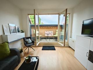 Zentrale 3 Zimmer Wohnung mit Altbau Charme und Loggia - 0