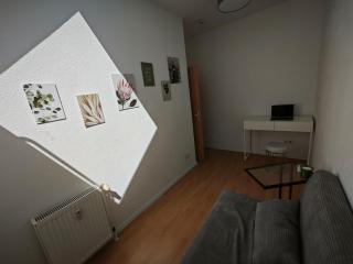 Zentrale 3 Zimmer Wohnung mit Altbau Charme und Loggia - 9