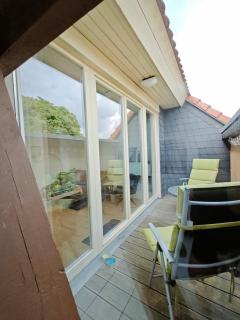 Zentrale 3 Zimmer Wohnung mit Altbau Charme und Loggia - 6