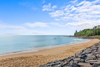 Moffat Beach, Comfy, Ocean Views - 5