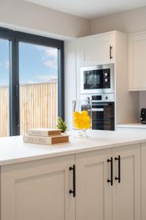 Modern High Spec Home - 9