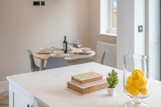 Modern High Spec Home - 4