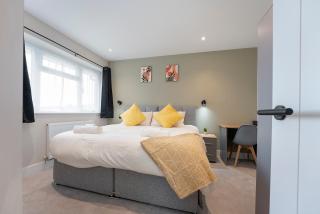 Modern High Spec Home - 5