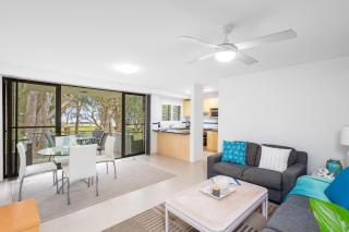 'Mistral Court' Beachside Apartment with Water Views - 6