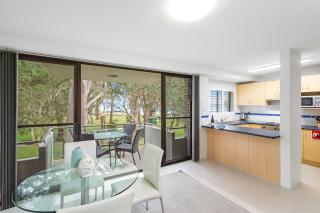 'Mistral Court' Beachside Apartment with Water Views - 6