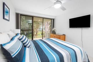 'Mistral Court' Beachside Apartment with Water Views - 2